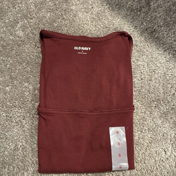 Old Navy Women's Maroon Short Sleeve Ribbed Tee - Picture 3 of 3